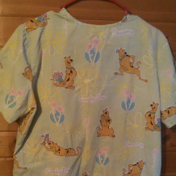 Adorable Scooby Doo Scrub Top Size S - Picture 8 of 8